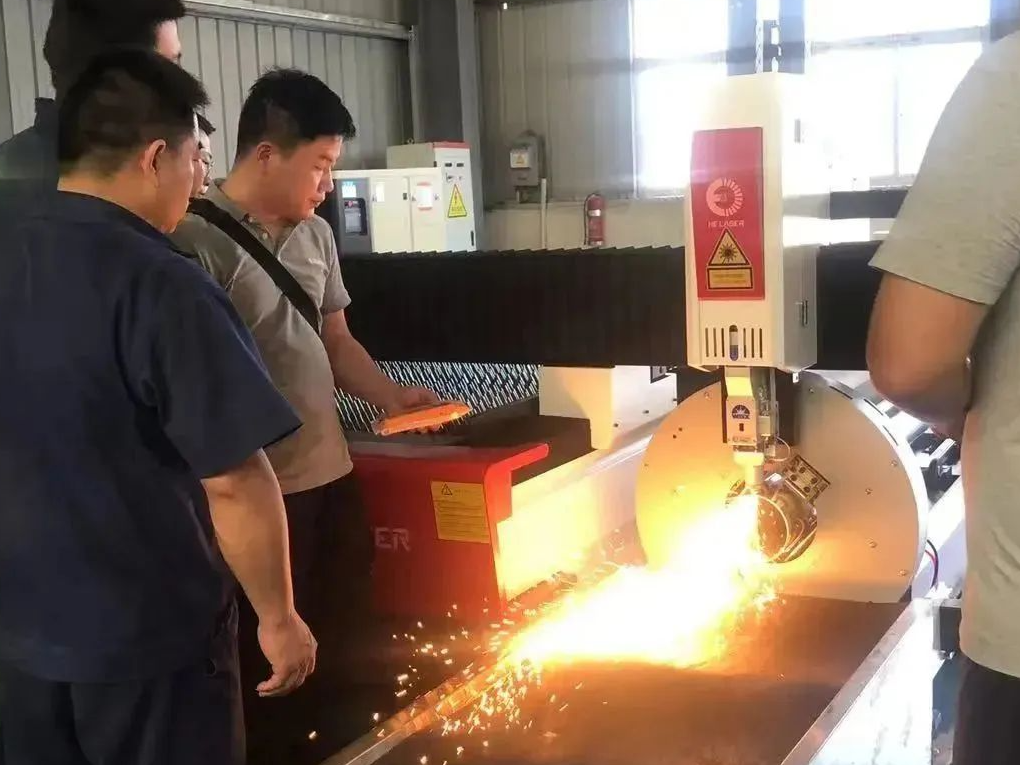 “新兵器”到位！板管一體激光切割機